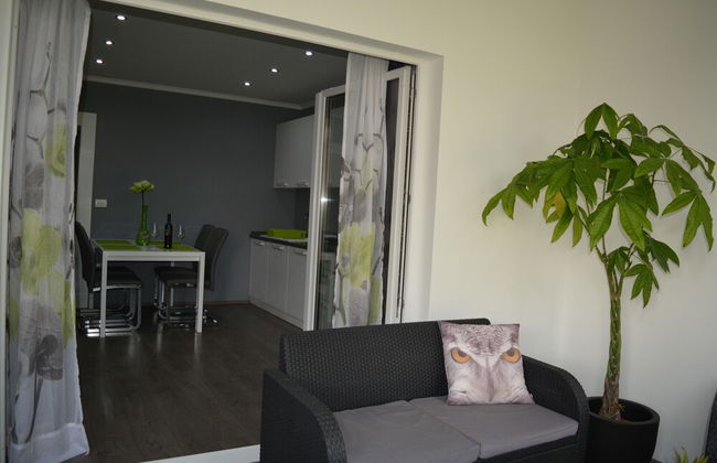 Green-beautiful Modern Apt. With Balcony & Garden - Foto 9