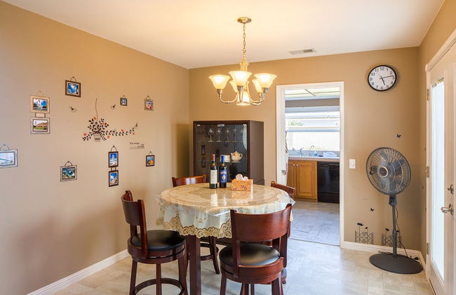 Sunny and Elegant Villa - Photo 12