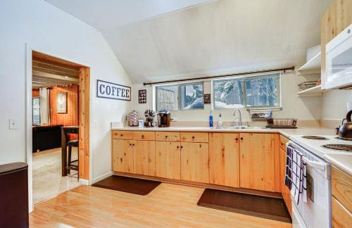 Solitude Mountain Cabin Creek-Side View and Hot Tub - Foto 8