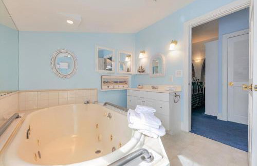 Penthouse Private Balconies Beach and Water Views - Foto 26