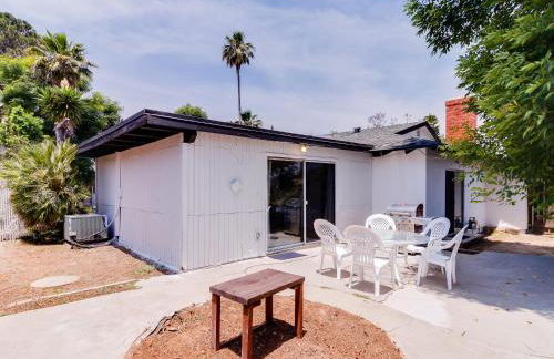 Charming 5 Bedroom Granada Hills House with Pool - Foto 33