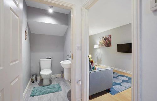 Comfortable stylish Townhouse in Ashford sleeps 5 Netflix 2 Parking spaces Perfect for Contractors and Families - Foto 19