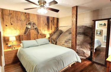 Bear Cave- Pet Friendly Suite in Shaver Lake - Foto 6