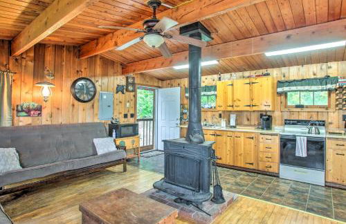 Remote Escape Serene Lakeside Cabin with Beach - Foto 6