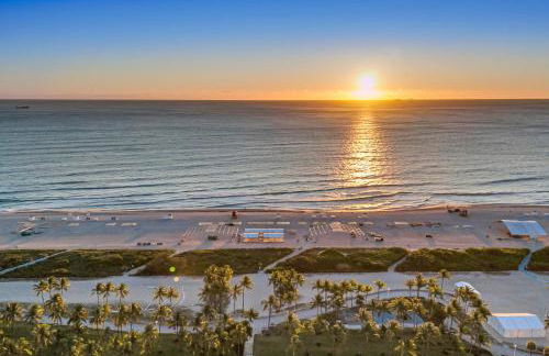 Crown Jewel of Ocean Drive- 2 story Penthouse, 4 Bedrooms & Private rooftop spa - Foto 15