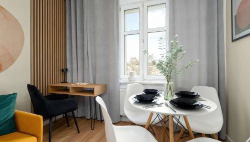 Yellow Apartment in Poznań with Air Conditioning and Desk for Remote Work by Noclegi Renters - Foto 5