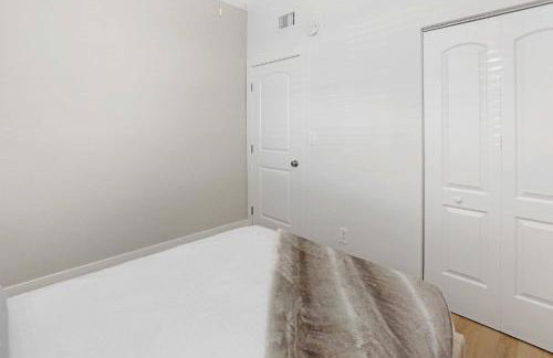 Totally Renovated Near Beach - Photo 18