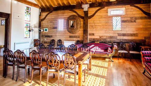 The Timber Barn South Downs West Sussex Sleeps 18 - Foto 4