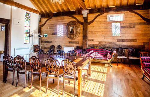 The Timber Barn South Downs West Sussex Sleeps 18 - Foto 4