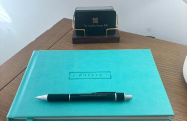 Cozy & Self Contained Garden Bungalow - Foto 12