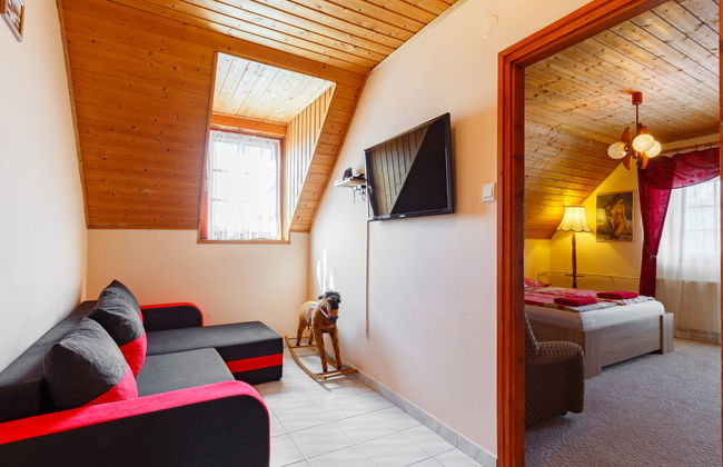 5 bedroom House in Siófok with private pool and garden - Photo 13