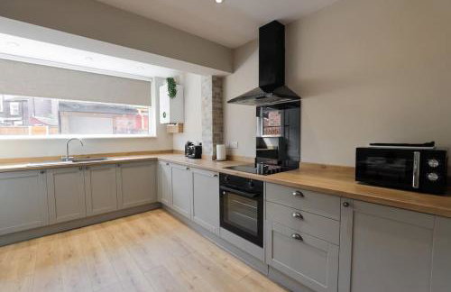 'Station House' Cosy Renovated Family-Friendly Home in Runcorn, Cheshire - Train Station Liverpool Chester Links, Brindley Theatre - Foto 10