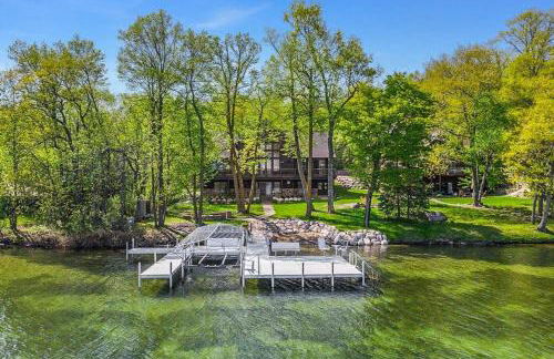 Spa Luxury in an Expansive Cabin Escape! - Photo 18