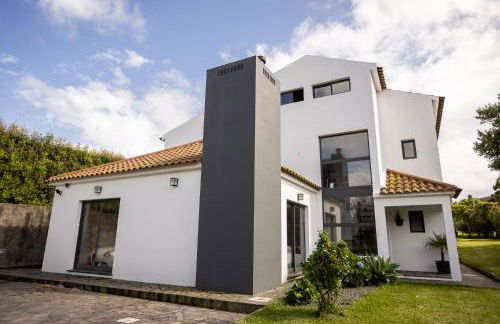 Countryside house with a pool and fireplace - Photo 5