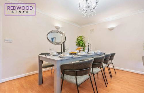 Cozy Family & Contractor Home 3X FREE Parking by Redwood Stays - Foto 33