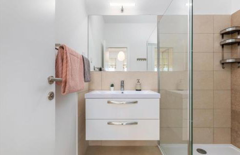 3 Bedroom Beautiful Home In Segotici - Foto 29