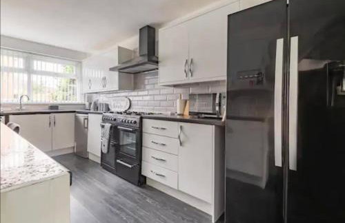 Marston 5 Bedroom Home With Parking Near HS2 & NEC & BHX - Foto 9