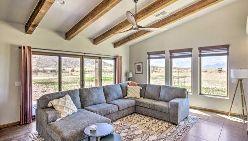 Pastoral Elgin Escape with Covered Patio and Grill! - Foto 4