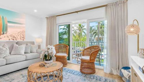 Lux Beachside 2nd Floor Condo 3 Steps to the Beach! - Foto 3