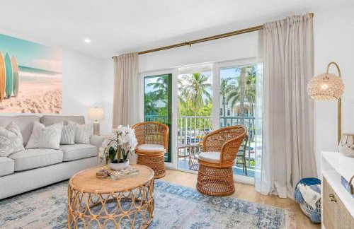 Lux Beachside 2nd Floor Condo 3 Steps to the Beach! - Foto 3