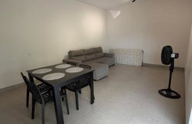 Casa aconchegante com 02 quartos climatizados - Photo 1