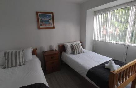 Leeson House in Harborne, Birmingham near Botanical Gardens, Queen Elizabeth Hospital, Birmingham University, Utilita Arena, Edgbaston Cricket Ground, Cadbury World and the Midland Art Centre, with free parking - Photo 18