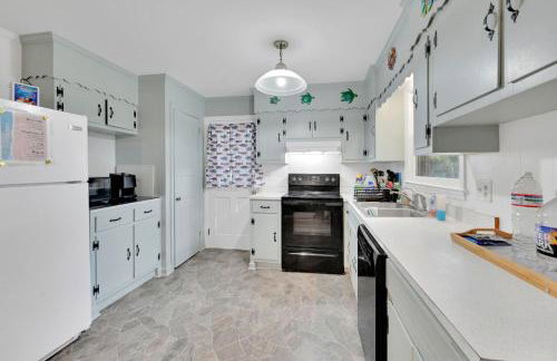 Park your Boat! Mins from the Ocean•Screened Porch - Foto 18