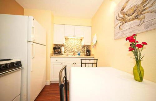 Cozy Canaveral Beach Condo! Next to NASA Launch Site - Foto 3