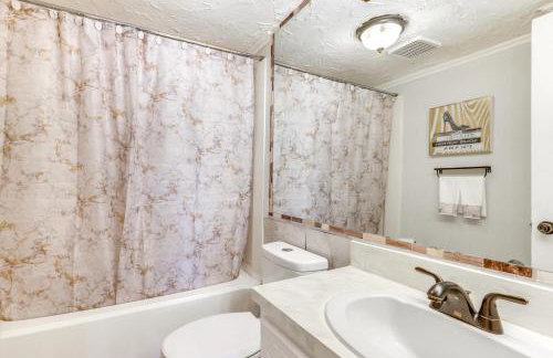 4 Mi to Dtwn Home with Deck and Yard in Wilson - Foto 21