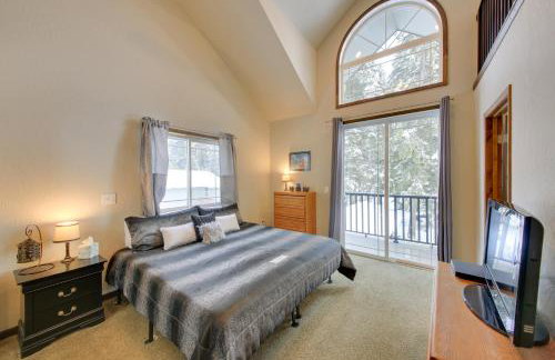 Expansive Group Lake House with Private Hot Tub! - Photo 31