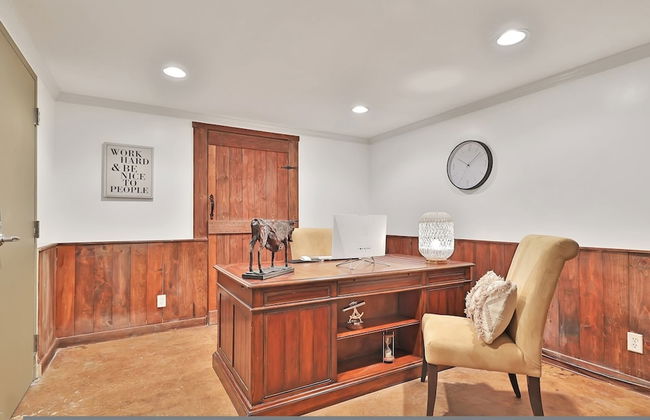 7BR Lakefront Haven Pool Hot Tub Gated 4acres - Foto 62