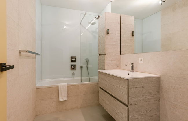 Modern Apartment With Large Terrace - Photo 6