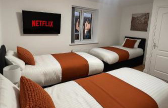 Bright 4BR Pets OK Driveway Sleeps 9 - Foto 10