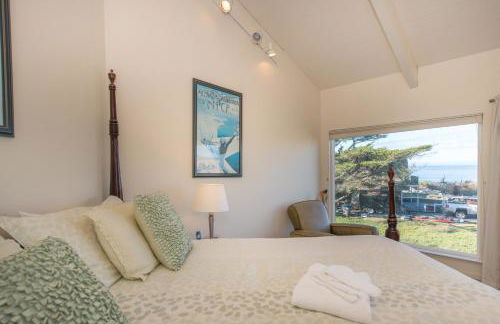 Knot-a-Care! Hot Tub!! Walk to Beach!! BBQ! Fast WiFi!! - Photo 16