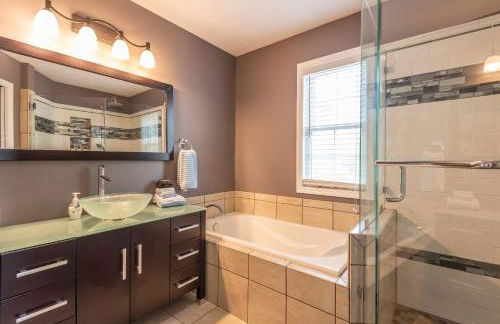 Hoosier Happiness Townhouse - 2 King Size Bedroom Suites - Foto 9