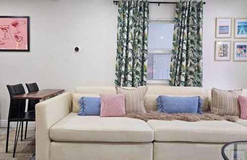 The Ruby - Hot Tub - King beds - Close to LMC - Foto 13