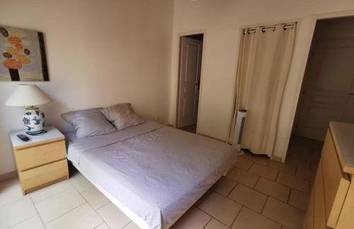 Villa avec piscine sur terrain clôt - Photo 10