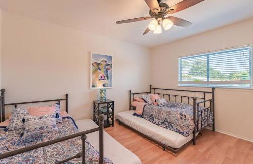 Luxury 5BR House with Pool by SeaWorld & Lackland - Foto 39