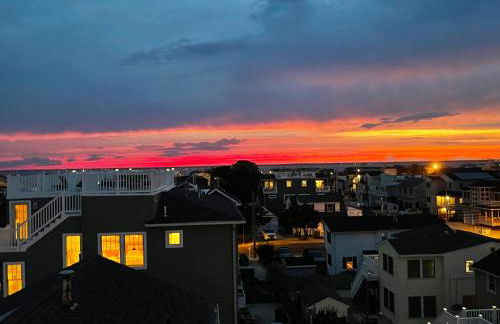 Beach House Retreats 6-just 30 Steps from the Beach with Rooftop Hot Tub and Gourmet Kitchen - Foto 33