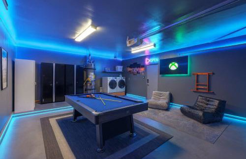 Fresh & Fun! Vegas 4BR w Heated Pool, Dog Friendly - Photo 7