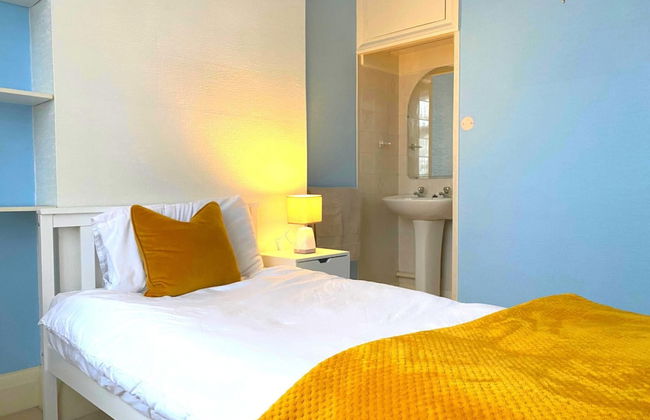 Bright and Spacious 4 Bedroom Home - Foto 3