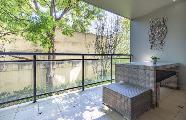 Perfectly Located Apt Rooftop Pool & Spa - Photo 7