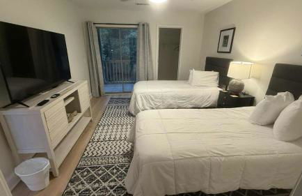 2Br 2Ba Condo on Golf Course - Foto 9