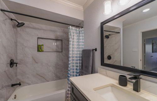 Beautiful home with backyard - Photo 19