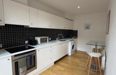 Central, modern and peaceful, lovely Cathedral views, two-bed apartment with 40" smart TV & free onsite parking - Foto 7