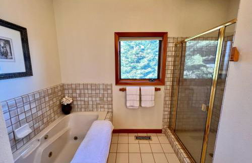 Sierra Lake View at Rubicon by Tahoe Getaways - 3 BR, Panoramic Lake Views, Private Hot Tub & Private beach! - Foto 12