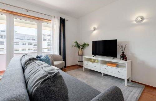 Bright Flat with Balcony & Garage by HostWise - Foto 19