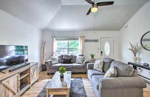 Charming Springfield Escape with Furnished Deck - Foto 6