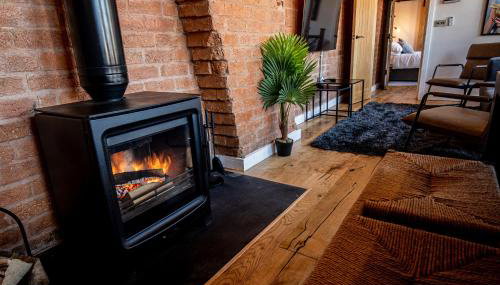 DJH Homes - Luxurious and chic 3BR Grade II Industrial House with log burner and electric blinds - JQ, Birmingham City - Foto 4