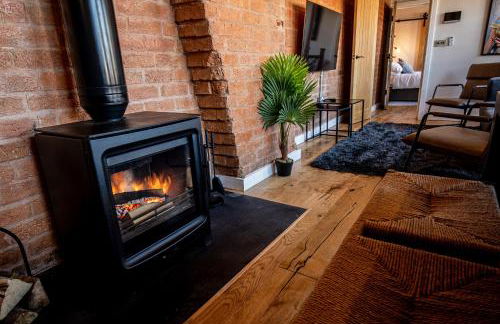 DJH Homes - Luxurious and chic 3BR Grade II Industrial House with log burner and electric blinds - JQ, Birmingham City - Foto 4